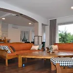 Aleja Villa *