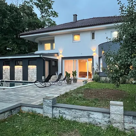 Aleja Villa *