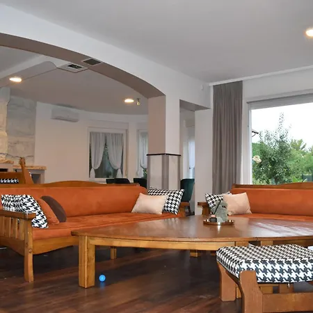 Aleja Villa *